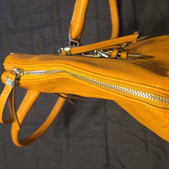 Stylish Tan Leather Handbag - Picture 4 of 7